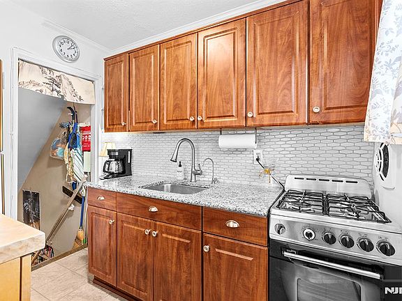 3rd image of 1292B Teaneck Rd