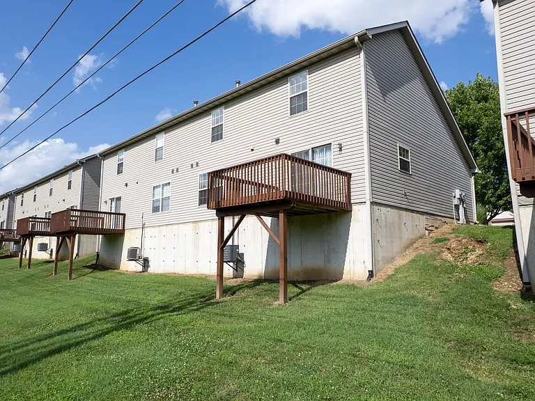 601-603 Glenstone Dr. — Photo 10