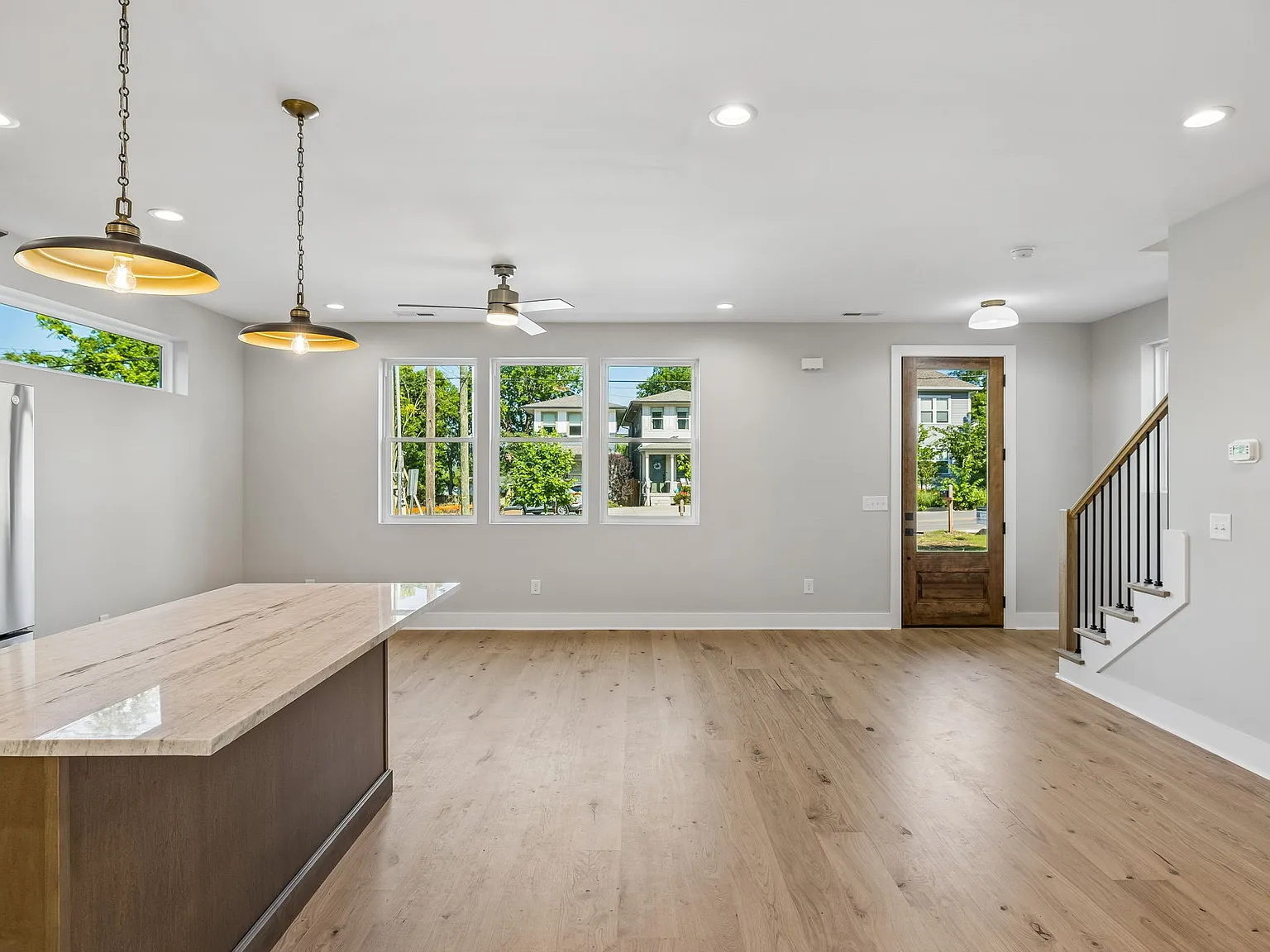 4 bed, 3.5 bath, 2340 sqft, $3,990 — Photo 4