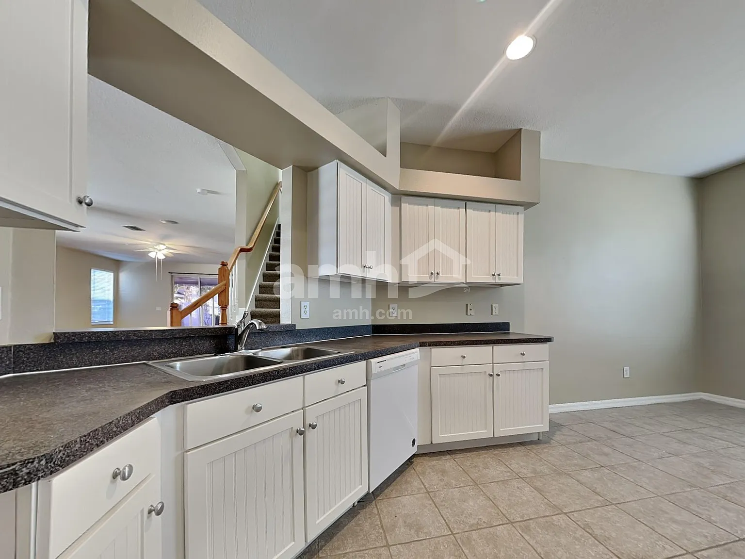 3 bed, 2.0 bath, 2678 sqft, $3,215 — Photo 3