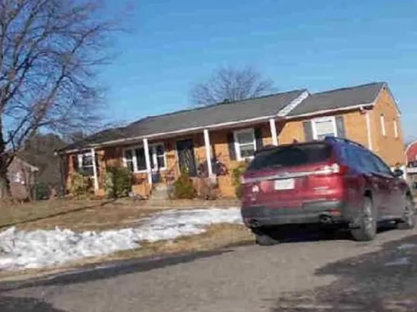 3533 McDaniel Dr, Salem, VA 24153