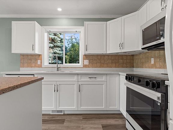 5th image of 5709 Stonehaven St