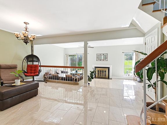 4th image of 103 Timber Oaks Rd