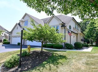 415 Meadowdale Dr, Waukesha, WI 53188