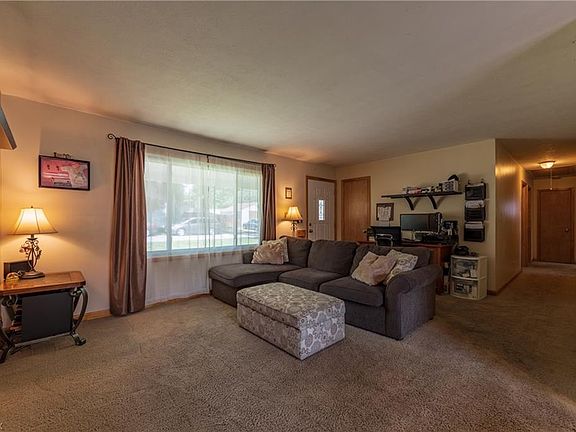 4th image of 33024 Edwards Ave