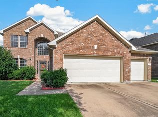 121 Fairport Ct, Dickinson, TX 77539