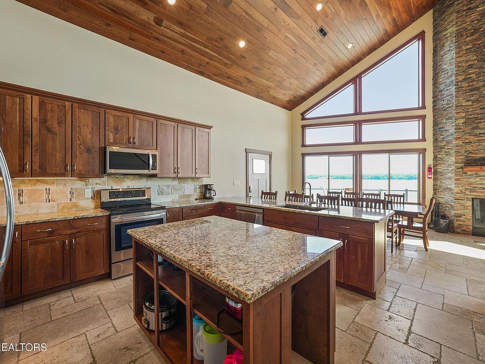 19th image of 430 Sugar Cove Way