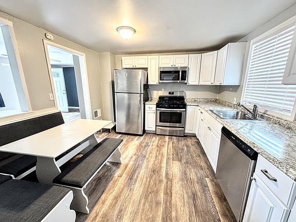 5th image of 216 Fern Ave