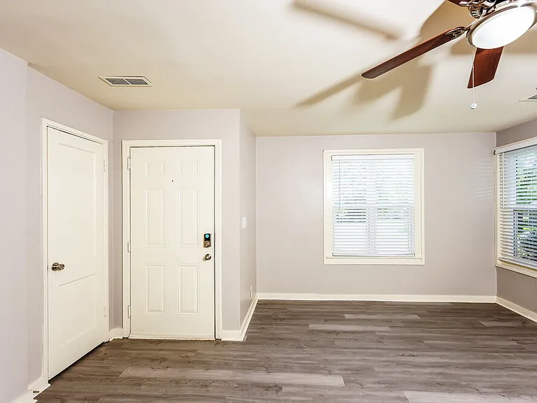 700 Robison Dr — Photo 5