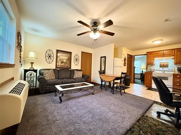 2222 E 8th St APT D, Joplin, MO 64801