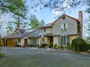 65 Royal Oak Dr, Southington, CT 06489