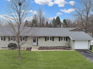 1129 Harmon Cir, Sun Prairie, WI 53590