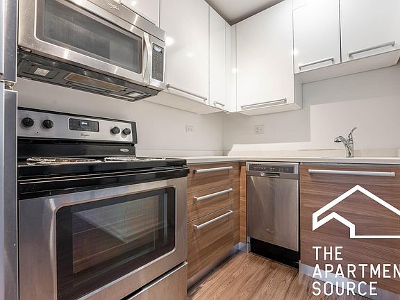 4th image of 920 W Carmen Ave #3A