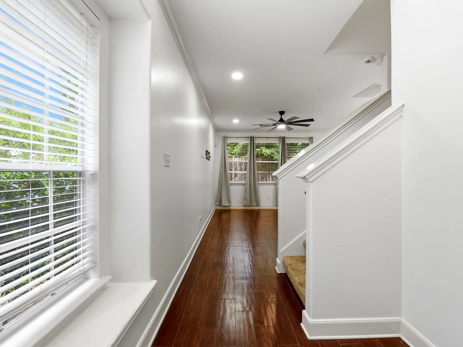 3 bed, 2.5 bath, 1657 sqft, $2,300 — Photo 4