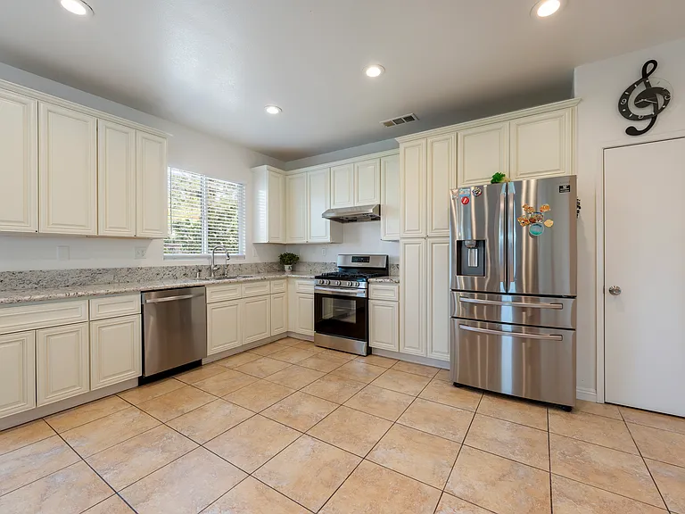 6393 Shorthorn Dr — Photo 2