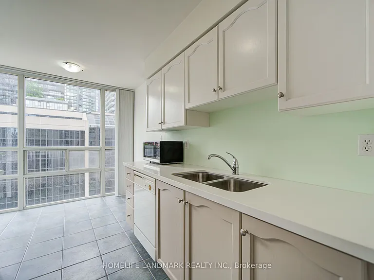 43 Eglinton Ave E #1003 — Photo 6