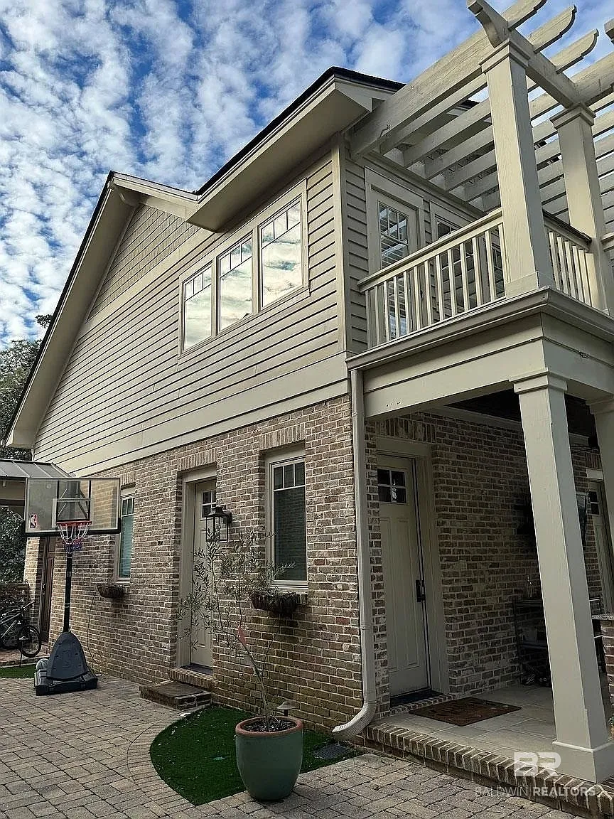 1 bed, 1.0 bath, 1800 sqft, $1,900 — Photo 2