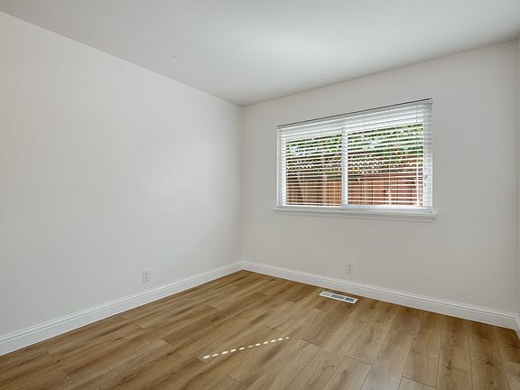 3rd image of 517 N San Mateo Dr #1