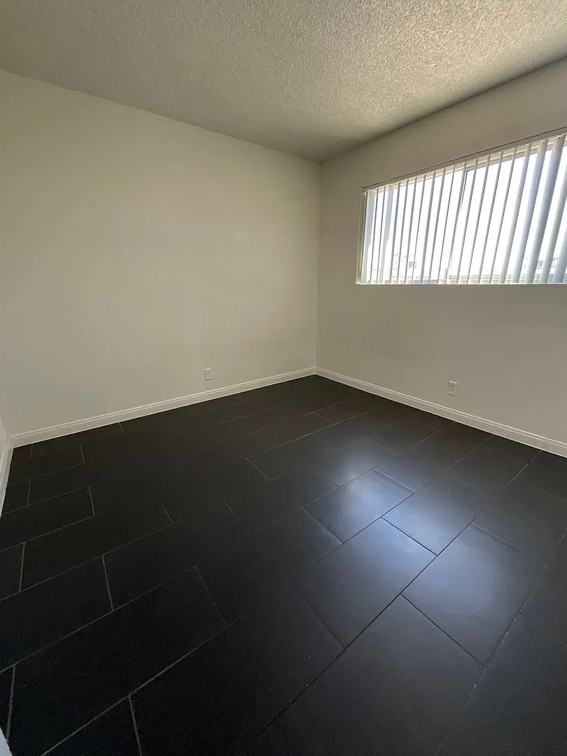 3805 Hazelwood St — Photo 4