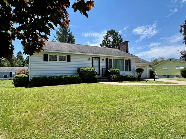 104 Lawrence St, Oswego, NY 13126