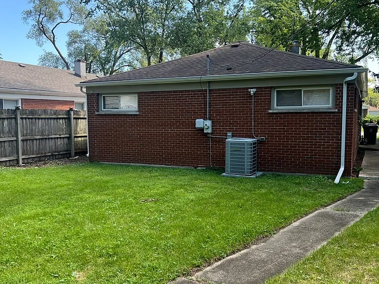 14932 Wabash Ave — Photo 14