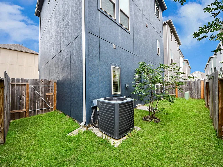 2014 Windsor Meadow Trce — Photo 6