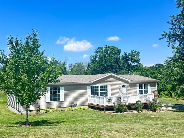 559 Twin Oaks Dr, Cobden, IL 62920
