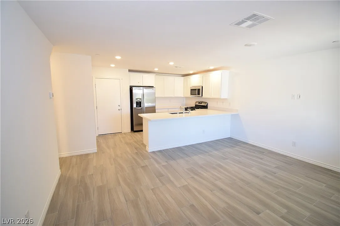3 bed, 2.5 bath, 1188 sqft, $1,850 — Photo 4