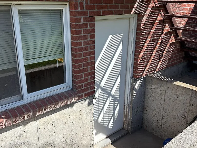 1909 S Black Ave — Photo 21