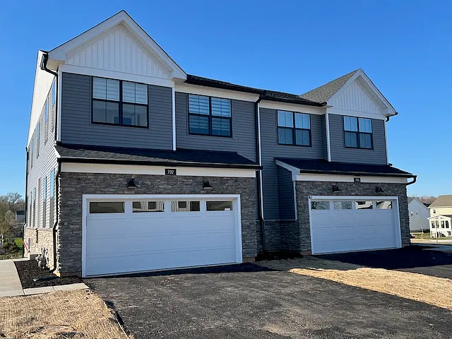 702 Juniper Ct — Photo 2