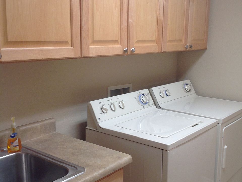 Laundry w/lots of storage