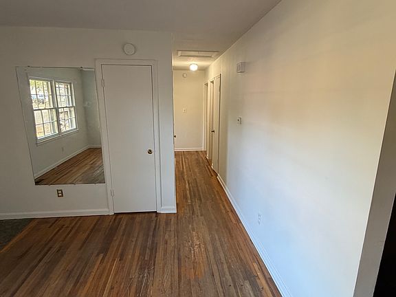 5th image of 19436 Center St
