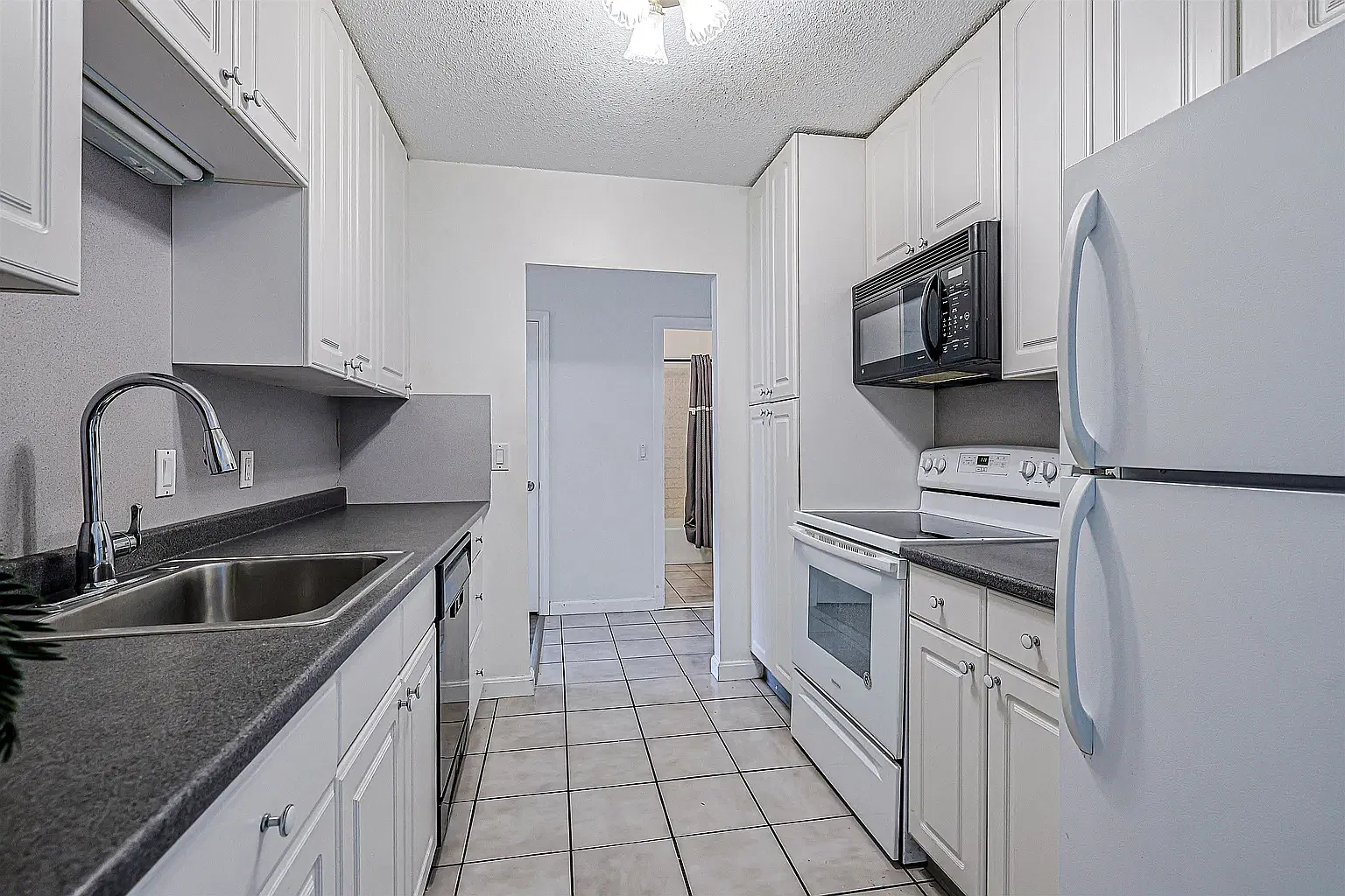 2 bed, 958 sqft, $2,400 — Photo 4