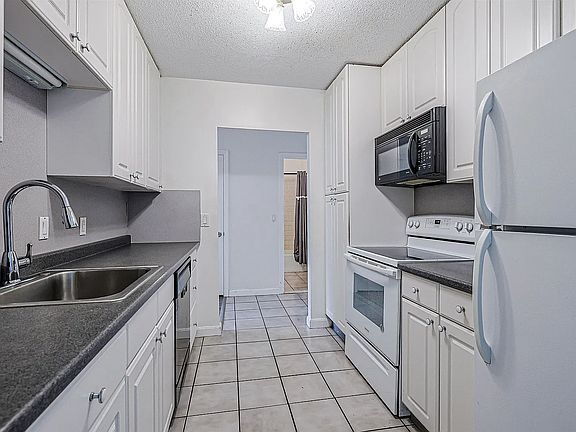 4th image of 13 Strawberry Bank Rd APT 10