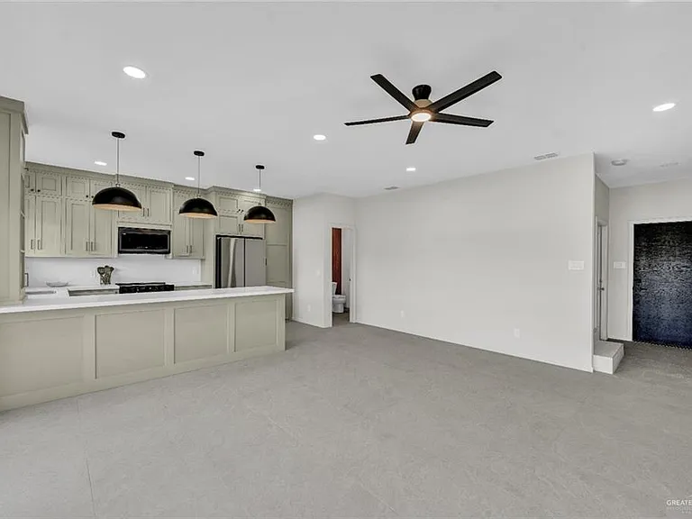 920 S Bicentennial Blvd — Photo 3