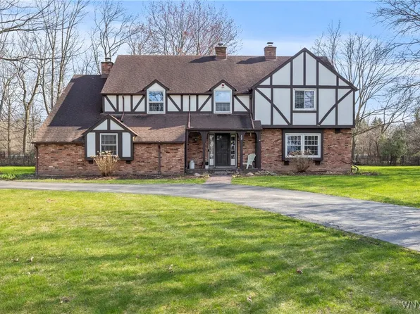 700 Mountain View Dr, Lewiston, NY 14092