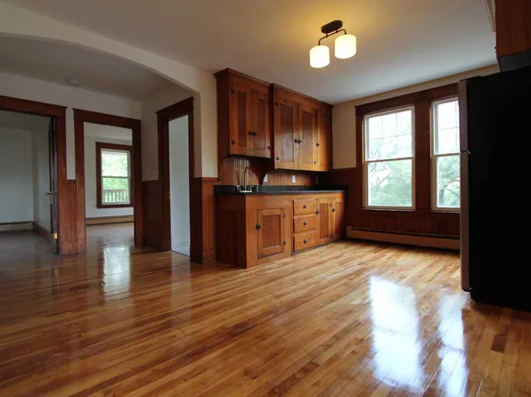 15 Broad St APT 3, Auburn, ME 04210