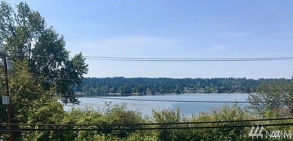 3rd image of 4616 E Lake Sammamish Pkwy NE