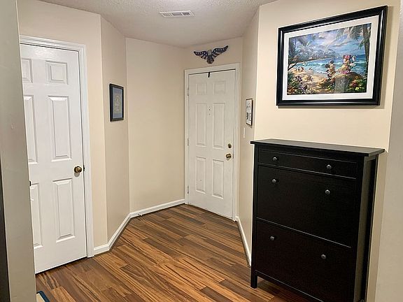 5th image of 1011 Ridgefield Dr