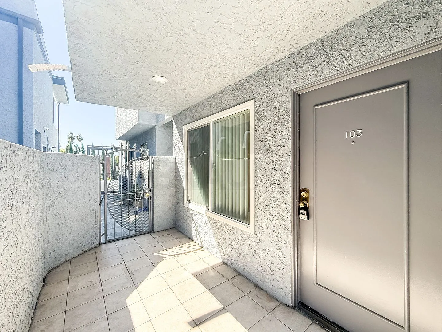 15000 BURBANK BLVD. — Photo 4