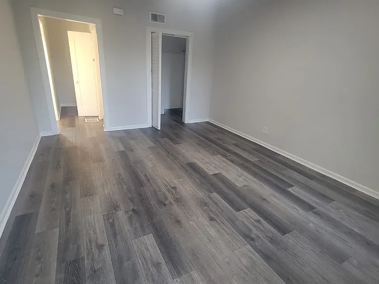2208 S Marshall Blvd #2B — Photo 2