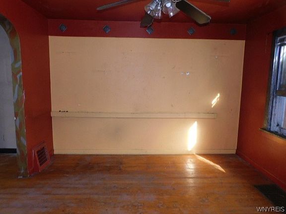 3rd image of 1425 Eggert Rd