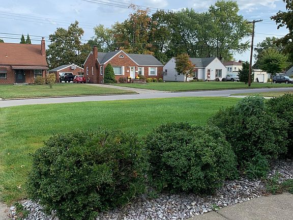 3rd image of 2053 W Manor Ave