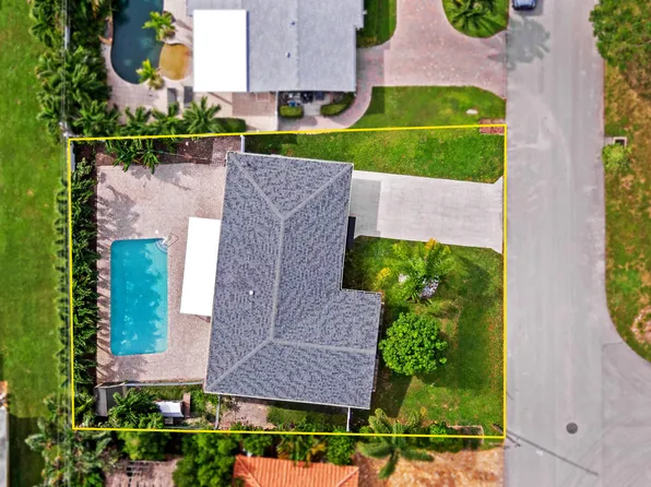 912 SE 8th Court, Deerfield Beach, FL 33441