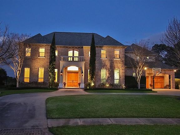 Five Bedroom, 5.5 bath estate home in the gated Manor Lakes Estates of Gleannloch Farms