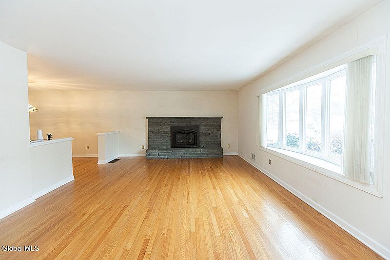3rd image of 22 Danielwood Drive