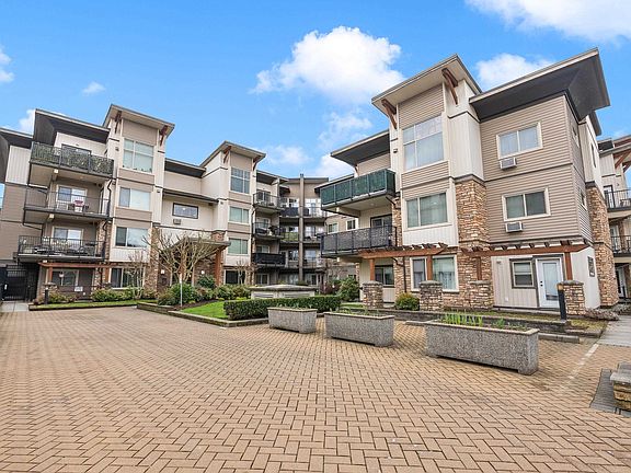 4th image of 11935 Burnett St #402