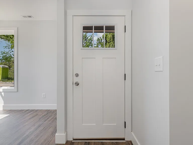 819 S Alston Ave — Photo 4