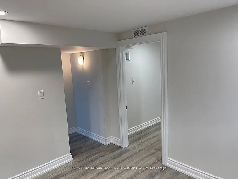 3 Evan Rd #BASEMENT — Photo 13