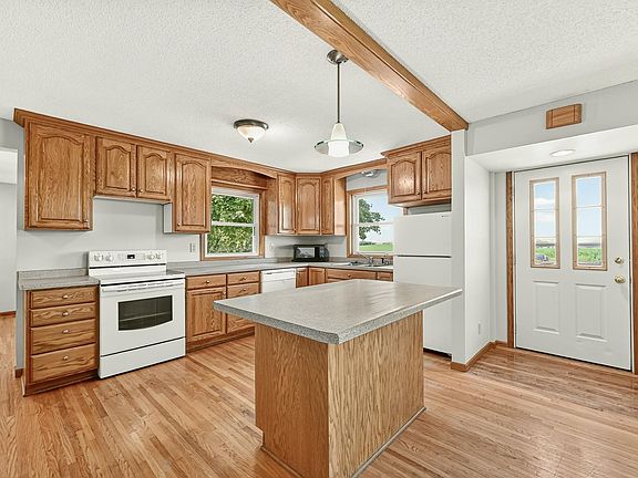 5th image of 3010 55th Ave NE